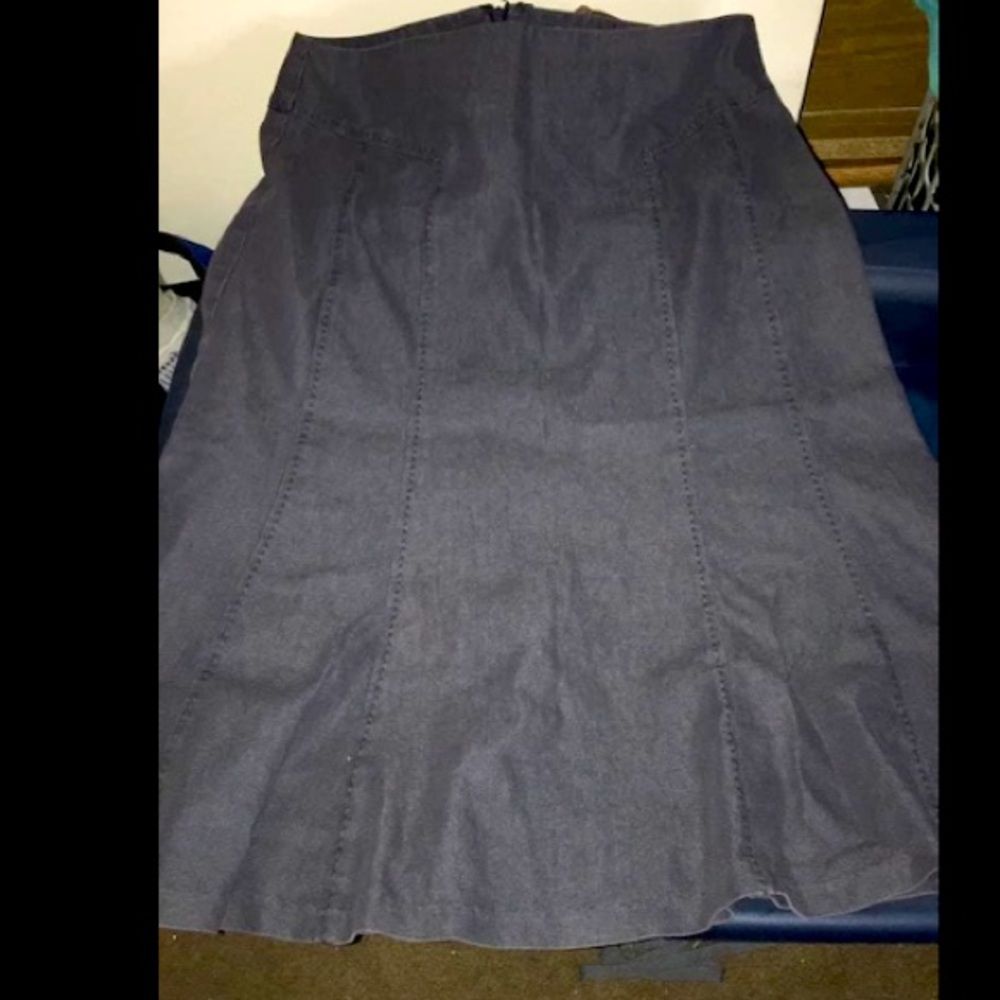 Mid length skirt